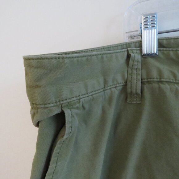 MADEWELL Plus Garment-Dyed Low-Slung Straight Cargo Pants in Classic Olive 18W - Picture 9 of 13